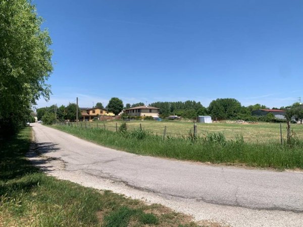 casa indipendente in vendita a Molinella in zona San Pietro Capofiume