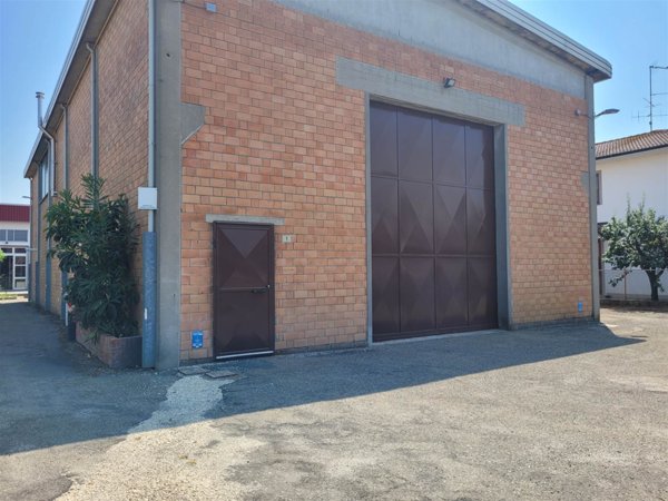 locale di sgombero in vendita a Molinella