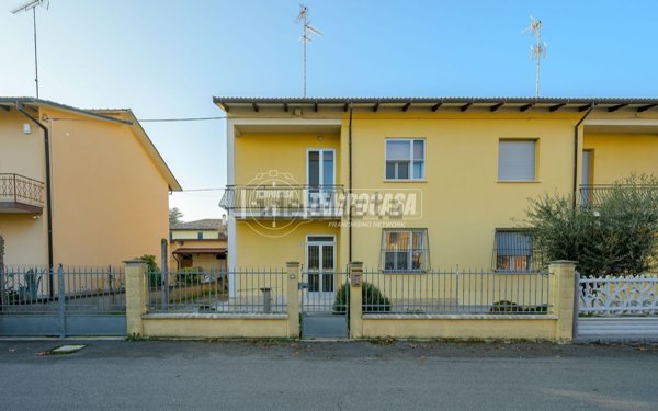 casa indipendente in vendita a Molinella in zona Marmorta