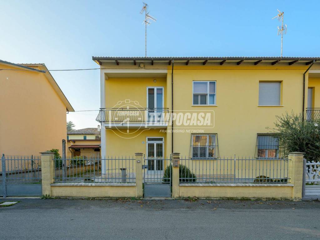 casa indipendente in vendita a Molinella in zona Marmorta