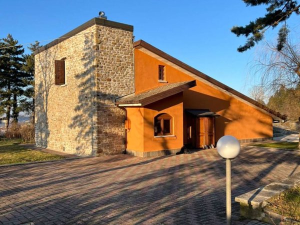 casa indipendente in vendita a Monghidoro in zona Piamaggio