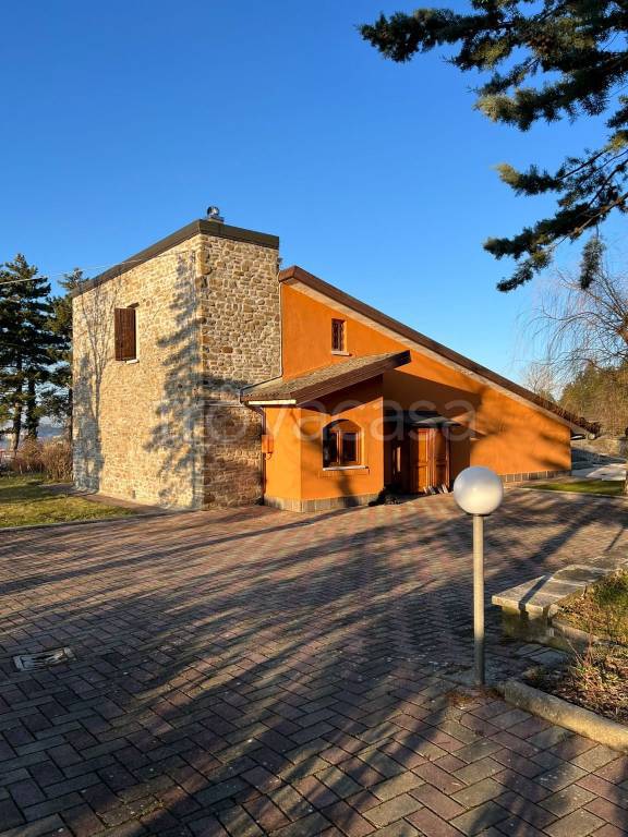 casa indipendente in vendita a Monghidoro in zona Piamaggio