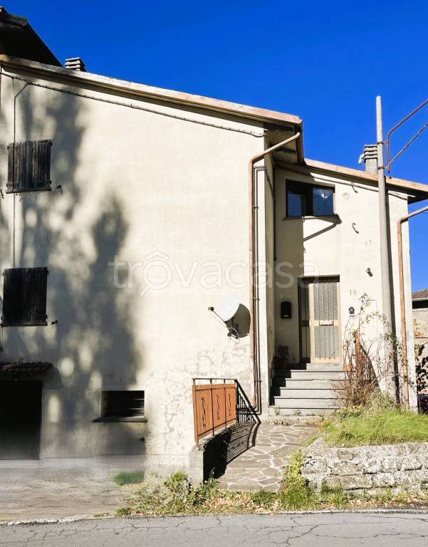 casa indipendente in vendita a Monghidoro in zona Piamaggio