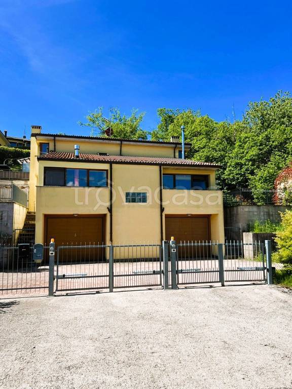 casa indipendente in vendita a Monghidoro in zona Piamaggio