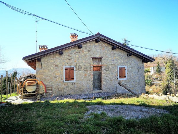 casa indipendente in vendita a Monterenzio in zona Cassano