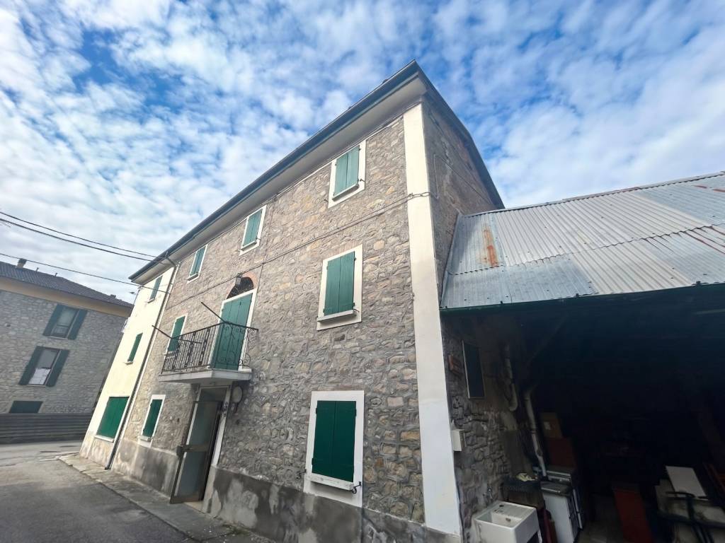 intera palazzina in vendita a Monterenzio in zona Savazza