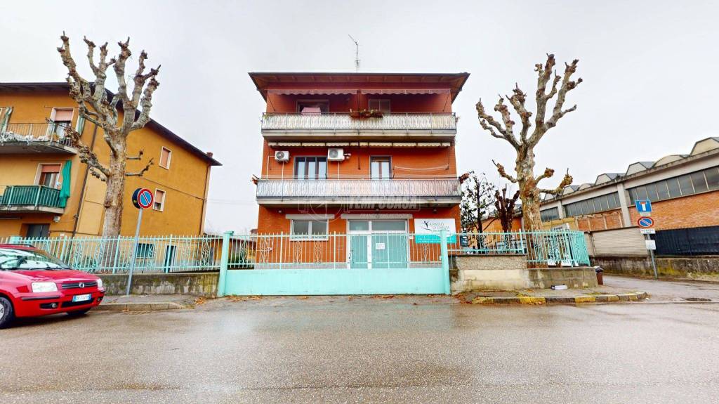 locale commerciale in vendita a Monte San Pietro in zona Calderino
