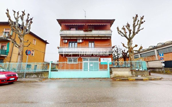 locale commerciale in vendita a Monte San Pietro in zona Calderino