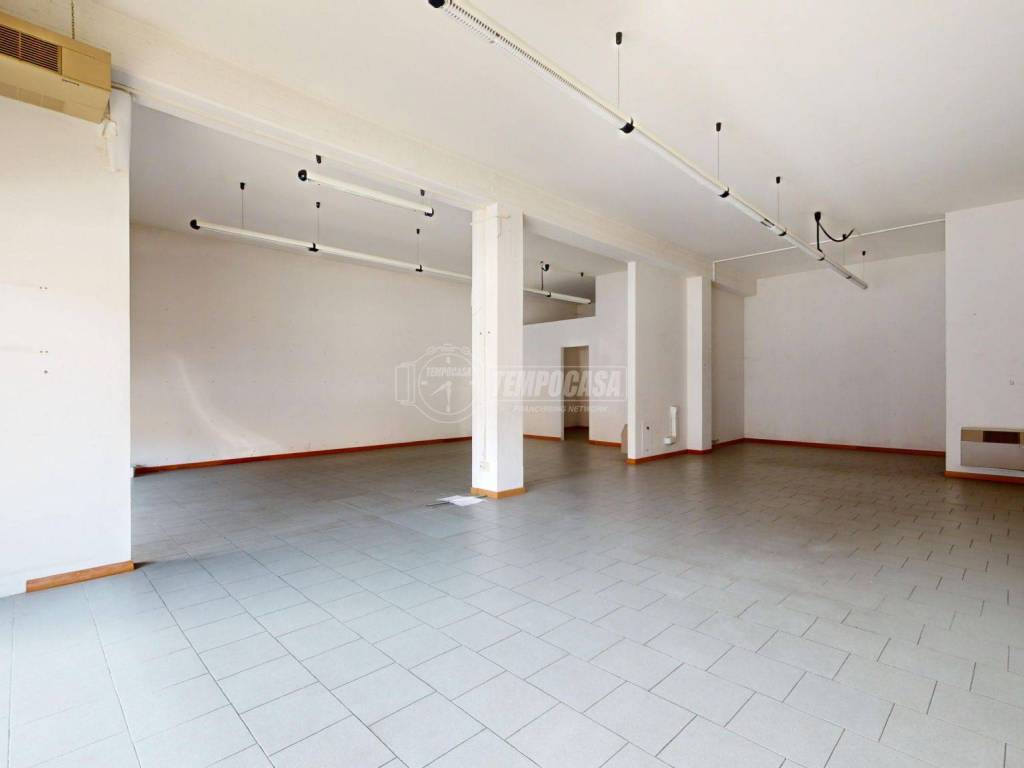 negozio in vendita a Monte San Pietro in zona Calderino