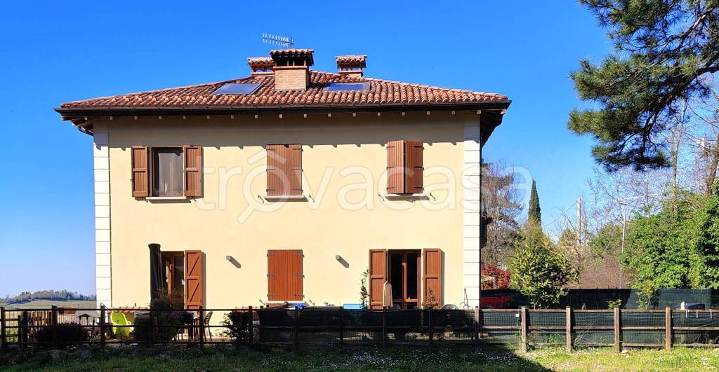 appartamento in vendita a Monte San Pietro in zona Loghetto