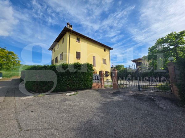 quadrivano in vendita a Monte San Pietro in zona Badia