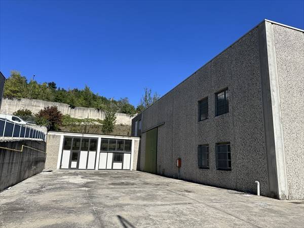 locale commerciale in vendita a Monte San Pietro in zona Calderino