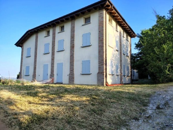 intera palazzina in vendita a Monte San Pietro