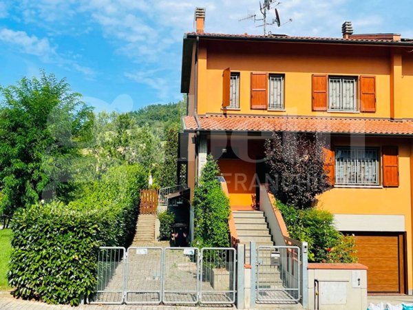 casa indipendente in vendita a Monte San Pietro in zona Monte San Giovanni
