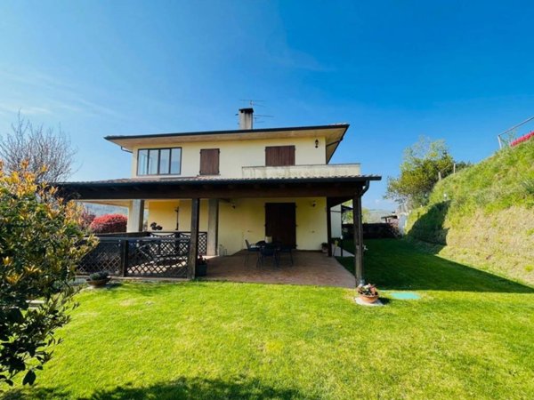 casa indipendente in vendita a Monte San Pietro in zona Monte San Giovanni