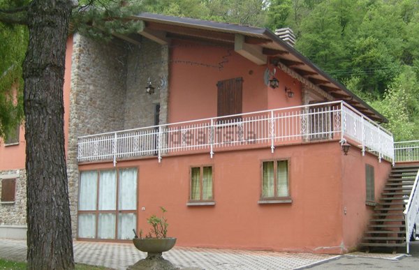 casa indipendente in vendita a Monzuno in zona Rioveggio