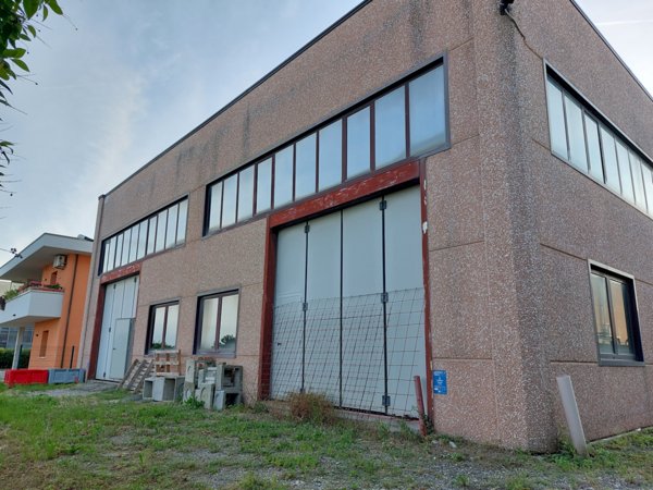 capannone in vendita a Mordano