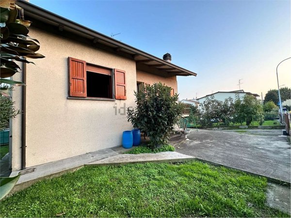 casa indipendente in vendita a Mordano in zona Bubano