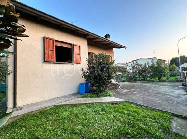 casa indipendente in vendita a Mordano in zona Bubano