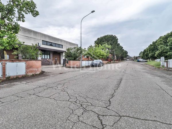 locale commerciale in vendita ad Ozzano dell'Emilia