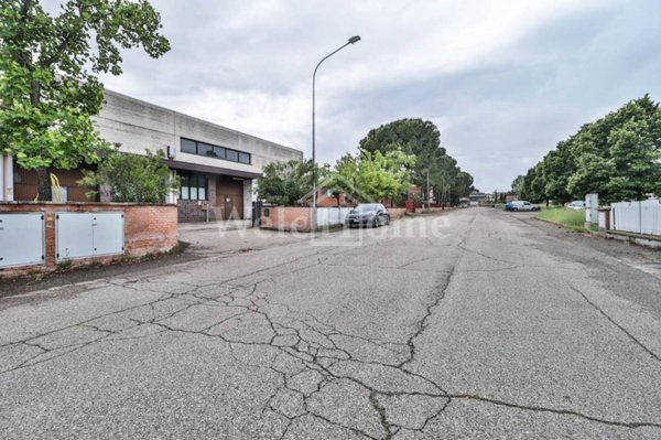 locale commerciale in vendita ad Ozzano dell'Emilia