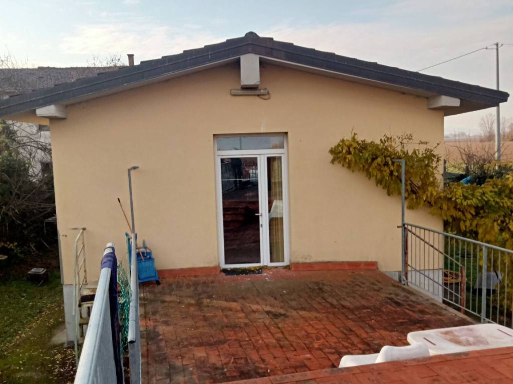 locale commerciale in vendita ad Ozzano dell'Emilia