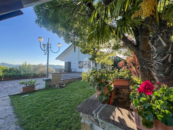casa indipendente in vendita ad Ozzano dell'Emilia in zona Mercatale
