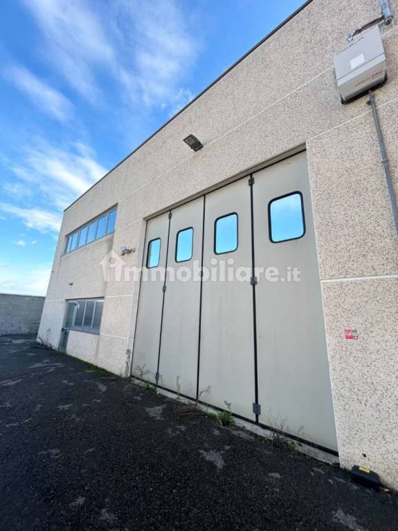locale commerciale in vendita ad Ozzano dell'Emilia in zona Quaderna