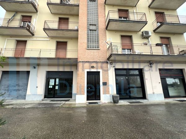 negozio in vendita ad Ozzano dell'Emilia