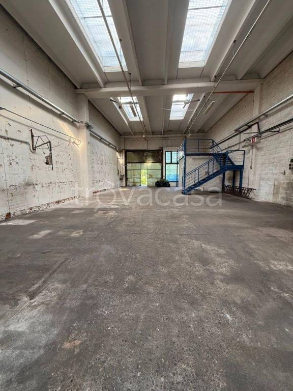 locale commerciale in vendita ad Ozzano dell'Emilia