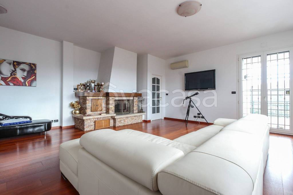 casa indipendente in vendita ad Ozzano dell'Emilia in zona Tolara