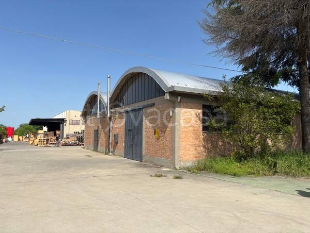 locale commerciale in vendita ad Ozzano dell'Emilia