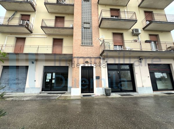 locale commerciale in vendita ad Ozzano dell'Emilia