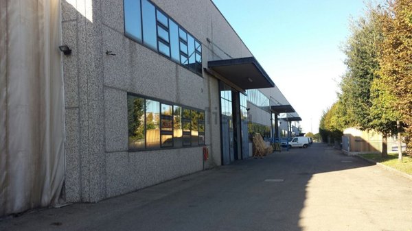 locale di sgombero in vendita ad Ozzano dell'Emilia