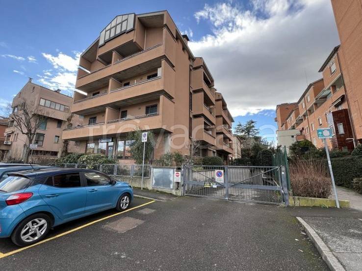 locale commerciale in vendita ad Ozzano dell'Emilia