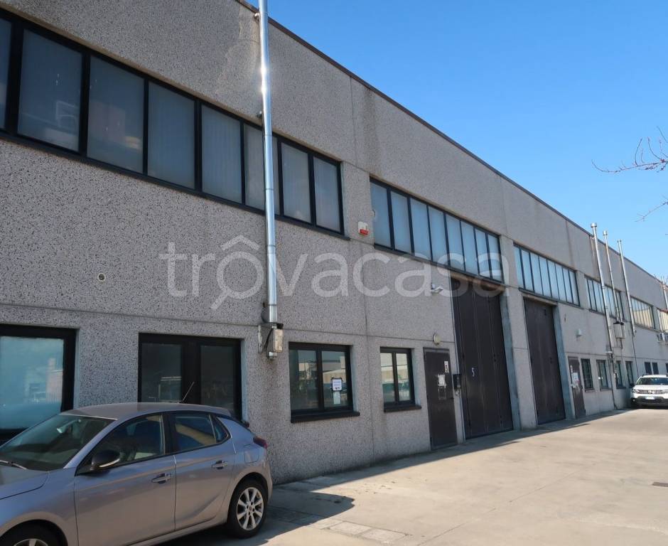 locale commerciale in vendita ad Ozzano dell'Emilia