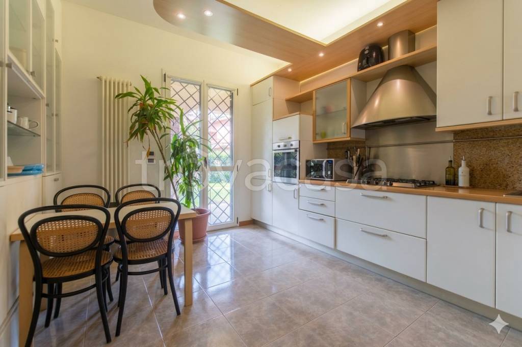 casa indipendente in vendita ad Ozzano dell'Emilia in zona Mercatale