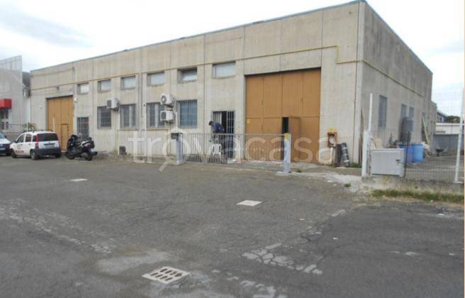 locale commerciale in vendita ad Ozzano dell'Emilia in zona Maggio