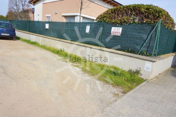 box auto in vendita ad Ozzano dell'Emilia in zona Tolara