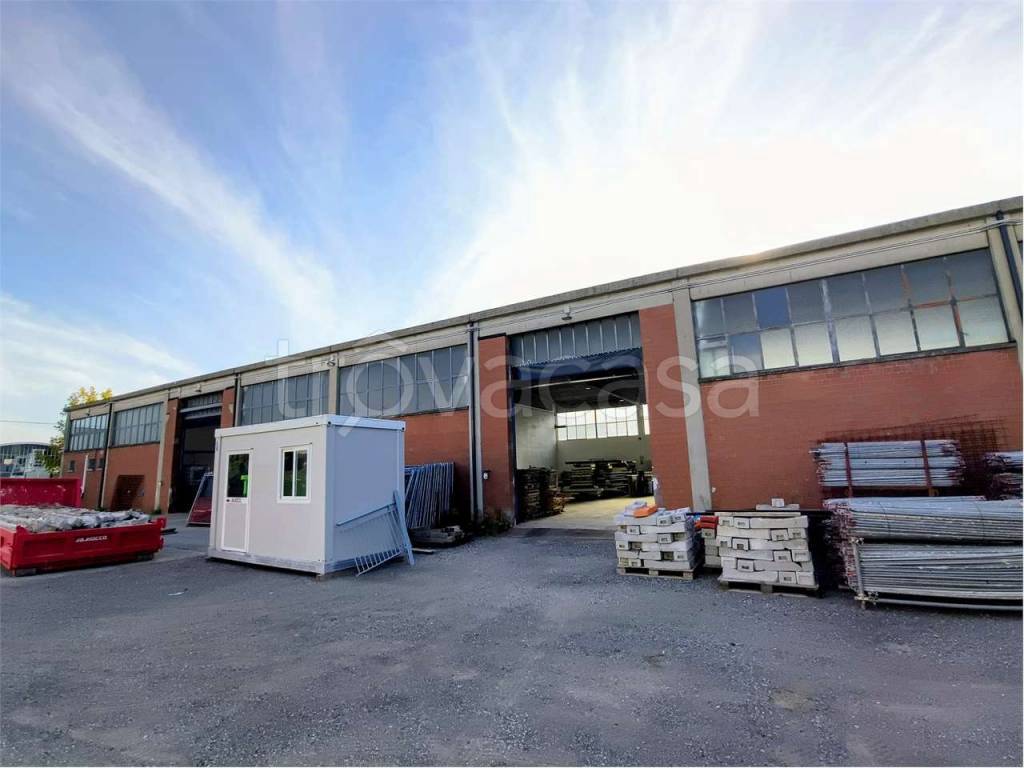 locale commerciale in vendita ad Ozzano dell'Emilia in zona Quaderna