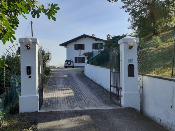 casa indipendente in vendita a Pianoro in zona Riosto