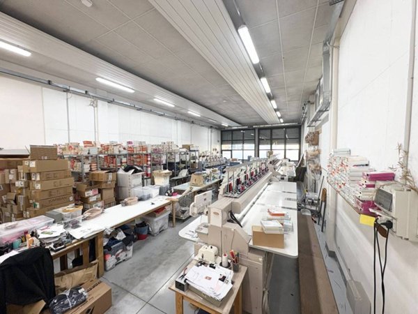 locale commerciale in vendita a Pianoro in zona Pian di Macina