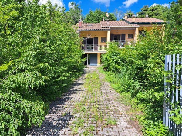 casa indipendente in vendita a Pianoro in zona Livergnano