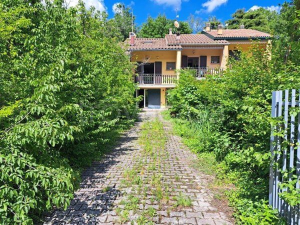 casa indipendente in vendita a Pianoro in zona Livergnano
