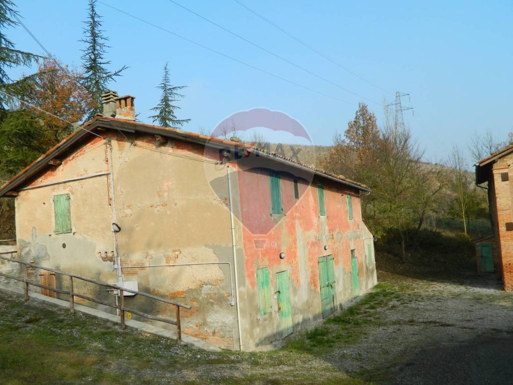 casa indipendente in vendita a Pianoro in zona Zena