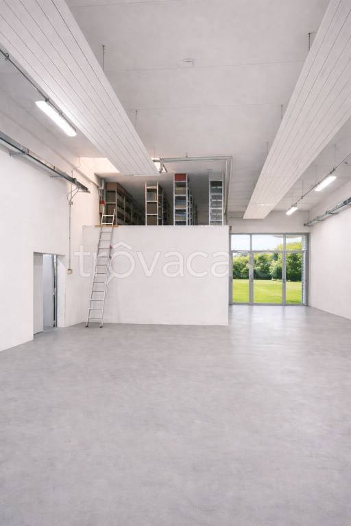 locale commerciale in vendita a Pianoro in zona Pian di Macina