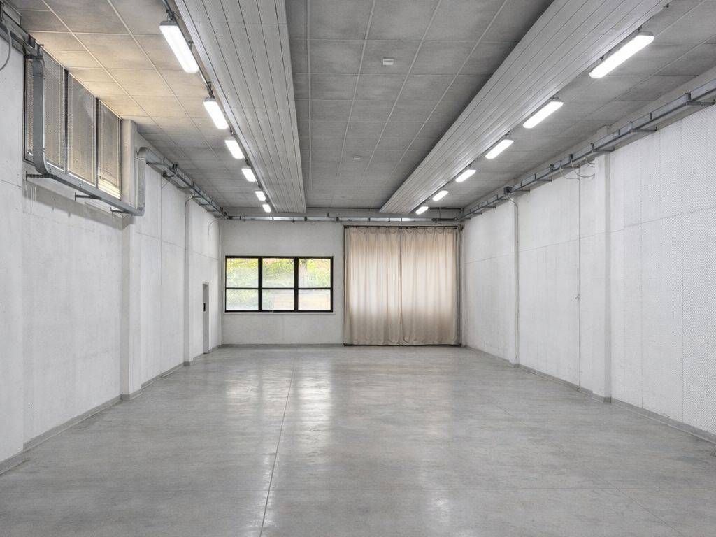 locale commerciale in vendita a Pianoro in zona Pian di Macina