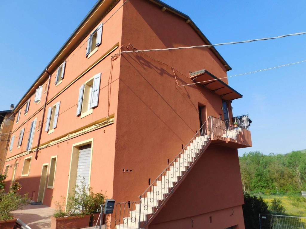 appartamento in vendita a Pianoro in zona Pian di Macina