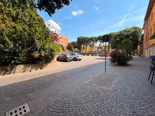 negozio in vendita a Pianoro in zona Pian di Macina