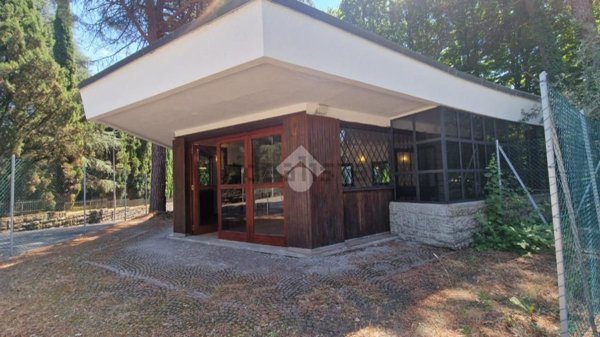 locale commerciale in vendita a Pianoro in zona Pian di Macina